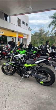 TRIUMPH SPEED TRIPLE 